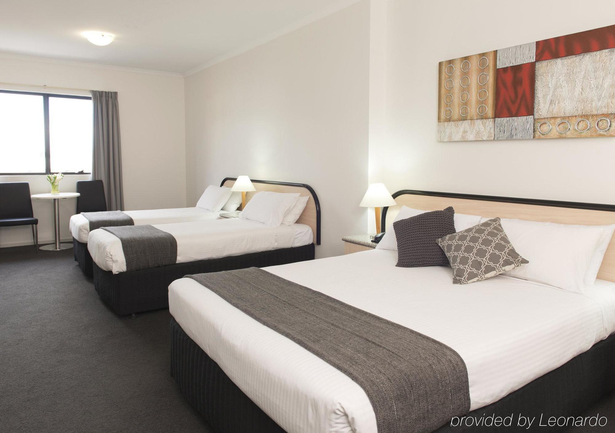 Adelaide Riviera Hotel Buitenkant foto